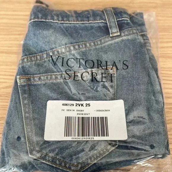 🆕VICTORIA SECRET HIGH WAIST DENIM SHORTS 25🆕 - Picture 4 of 4
